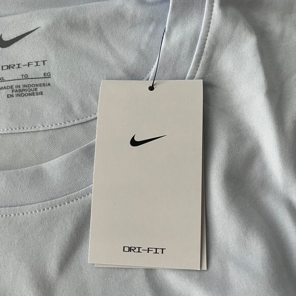 Men’s Nike Shirt - Picture 8 of 8